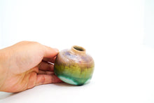 Load image into Gallery viewer, Aura Energy 8 Mini Vase