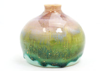 Load image into Gallery viewer, Aura Energy 9 Vase