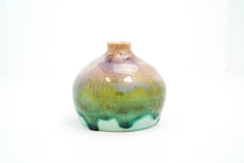 Load image into Gallery viewer, Aura Energy 9 Vase