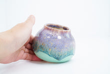 Load image into Gallery viewer, Aura Energy 7 Mini Vase